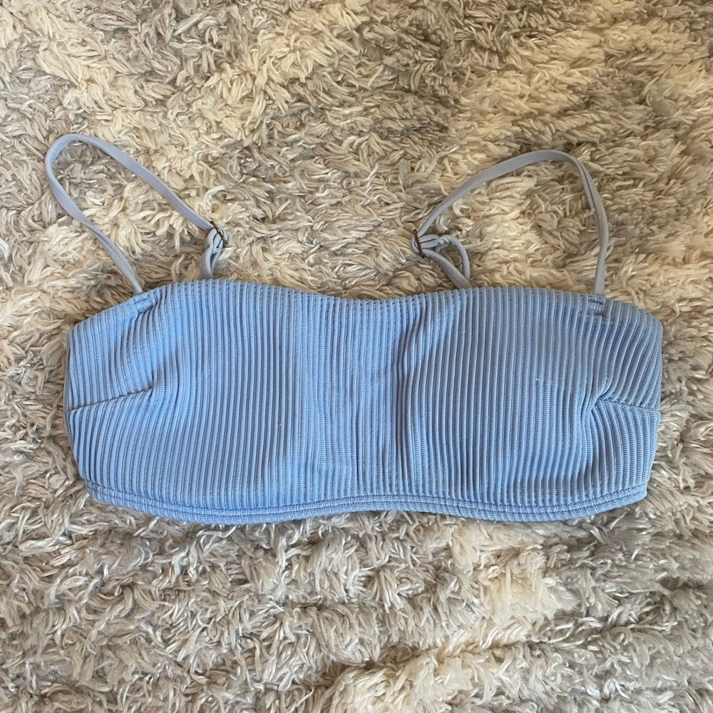 PASTEL BLUE HOLLISTER TOP💙 size: XS